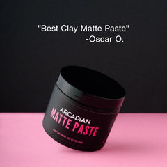 Arcadian Pâte Argile Matte – mise-en-valeur de la texture, idéale pour volume et définition.
