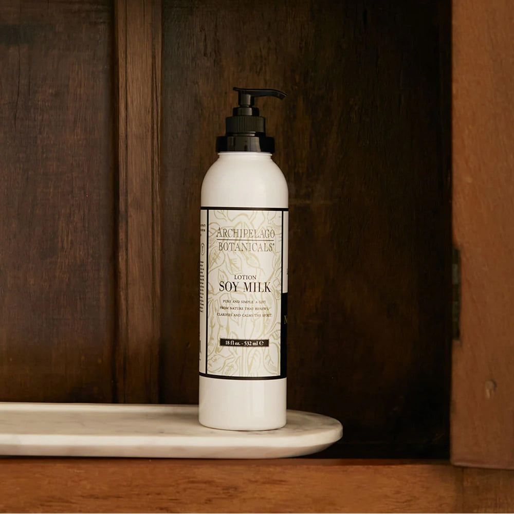Application corporelle Archipelago Botanicals, rituel quotidien pour une peau douce.