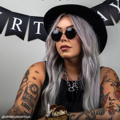 ARCTIC FOX Sterling : cheveux platine après éclaircissement et application douce.