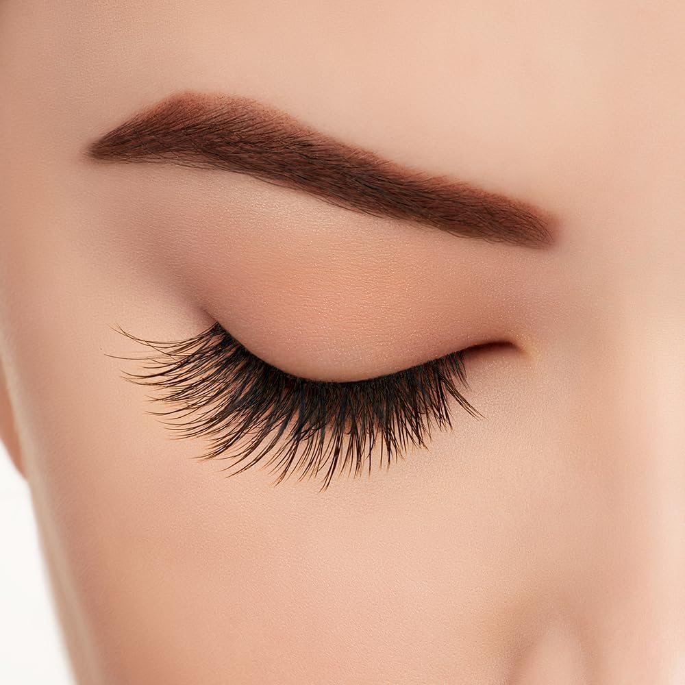 Cils Ardell Light As Air 523, bande invisible pour un rendu sans couture.