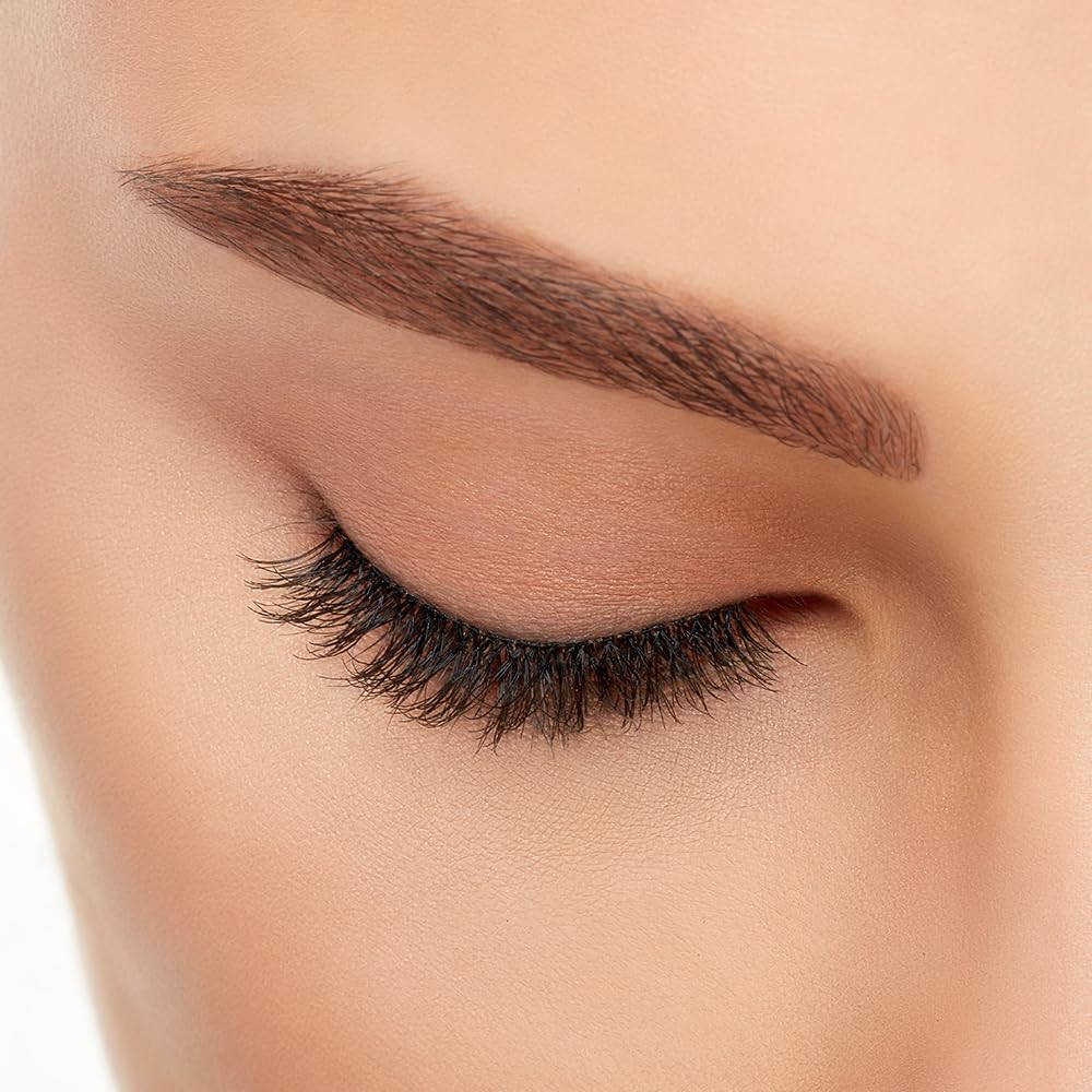Ardell Naked Lashes 420, poids plume, port léger et confortable.