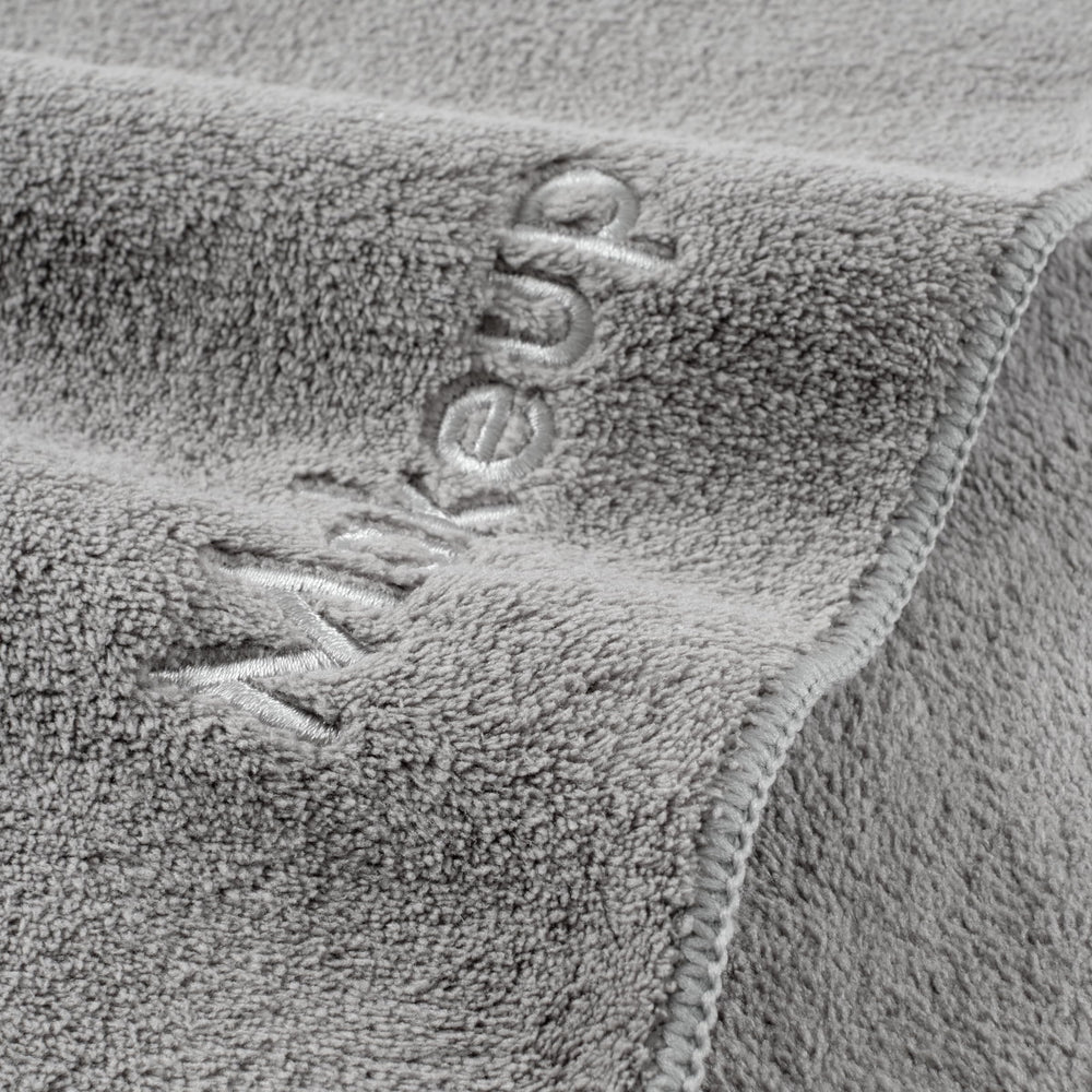 Arkwright serviette démaquillante microfibre peluche gris – usage visage