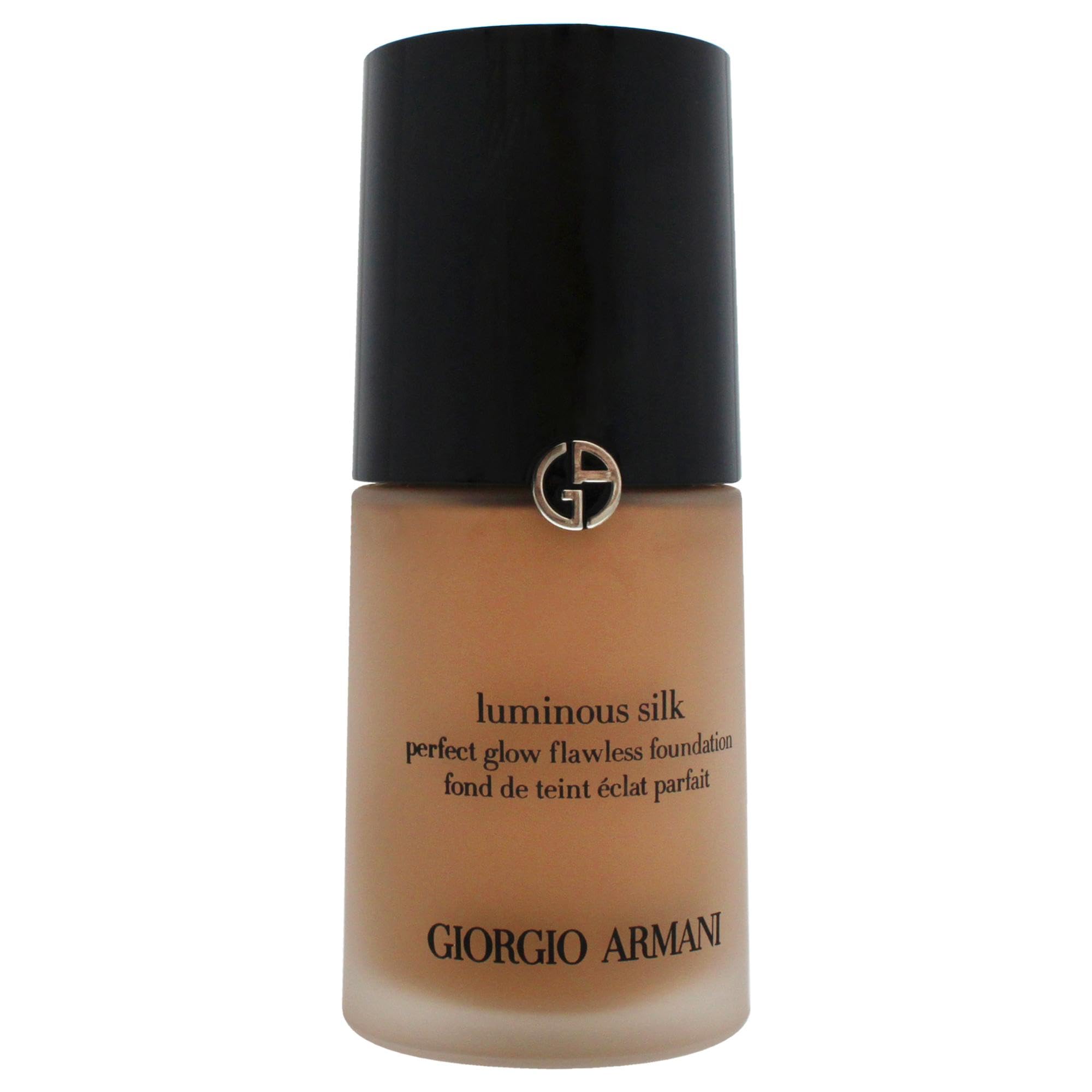 Texture soyeuse du fond de teint Armani, application fluide