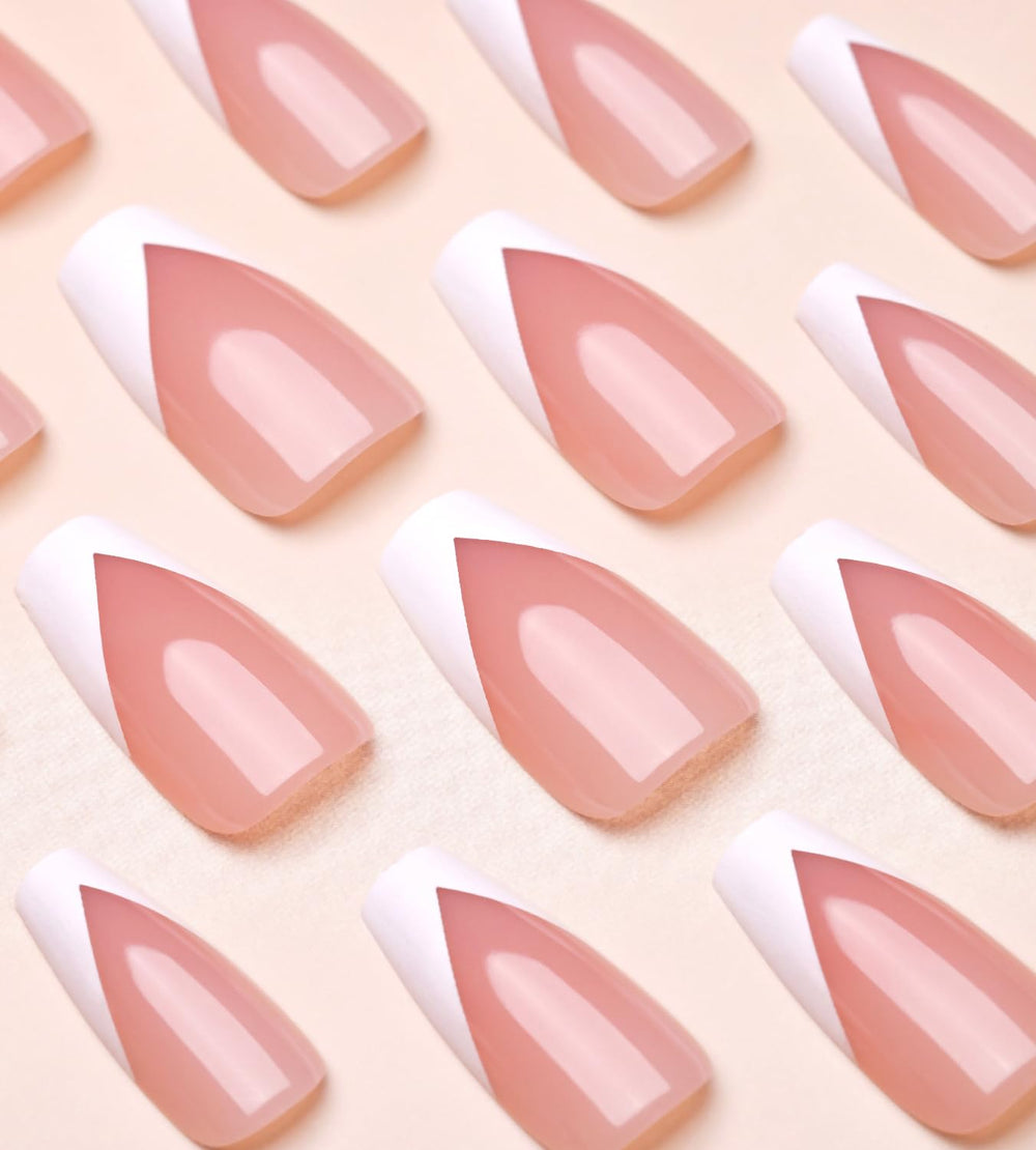 Tutoriel Artquee guidant la pose des ongles autocollants.