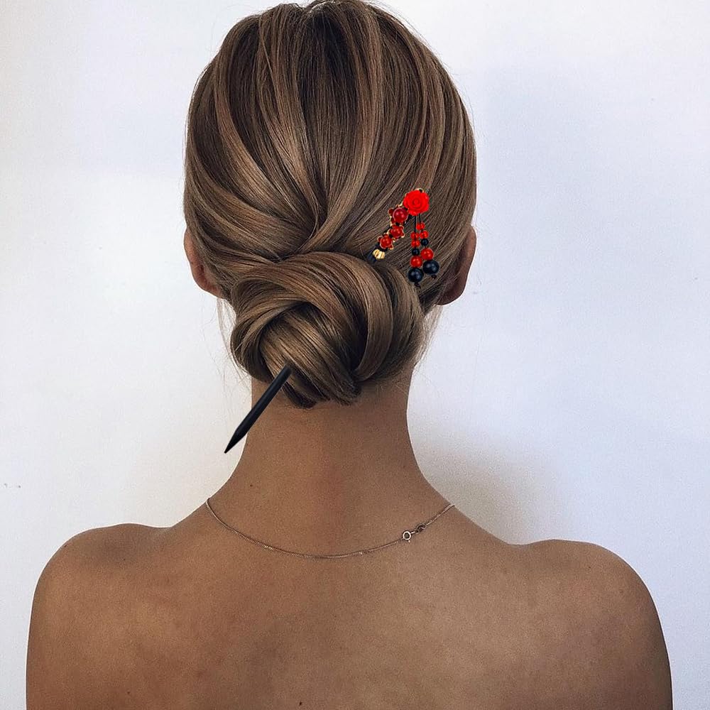 Baguette mariage Arvintas en bois, détails soignés pour coiffure chic.