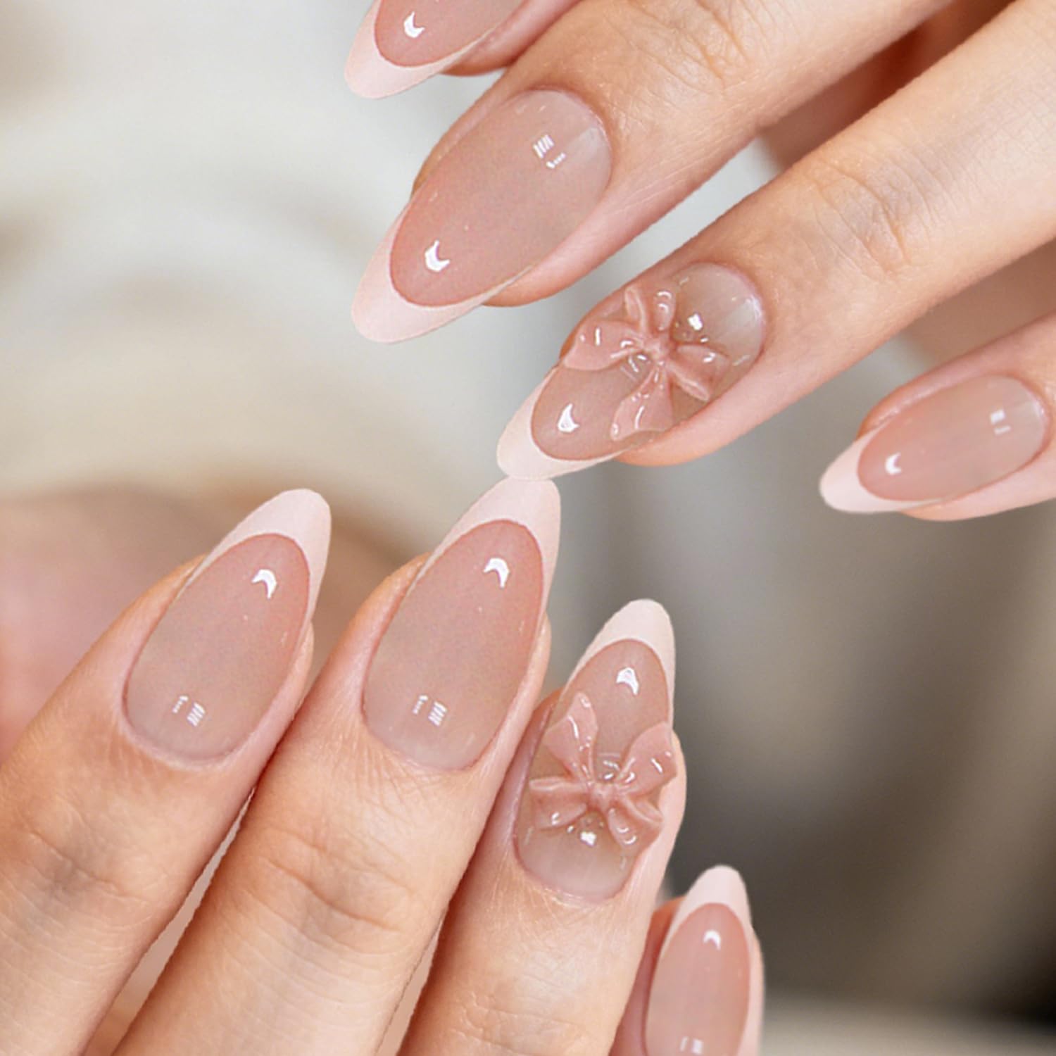 Ashowner colle pour ongles puissante offre une tenue durable et simple à appliquer