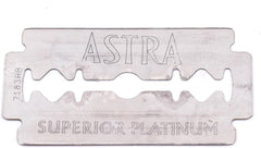Lames Astra Platinum à double tranchant compatibles avec la plupart des rasoirs.