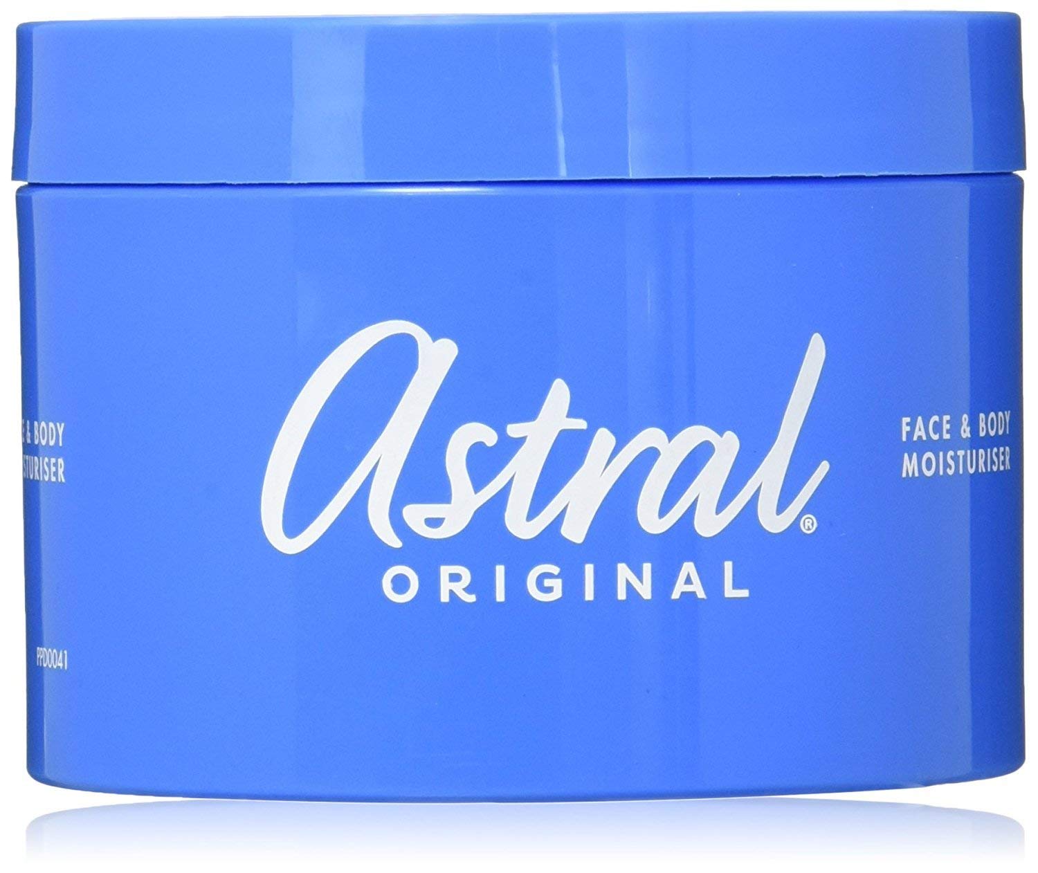 Texture crème Astral Hydratante 500 ml, douceur et confort immédiats.