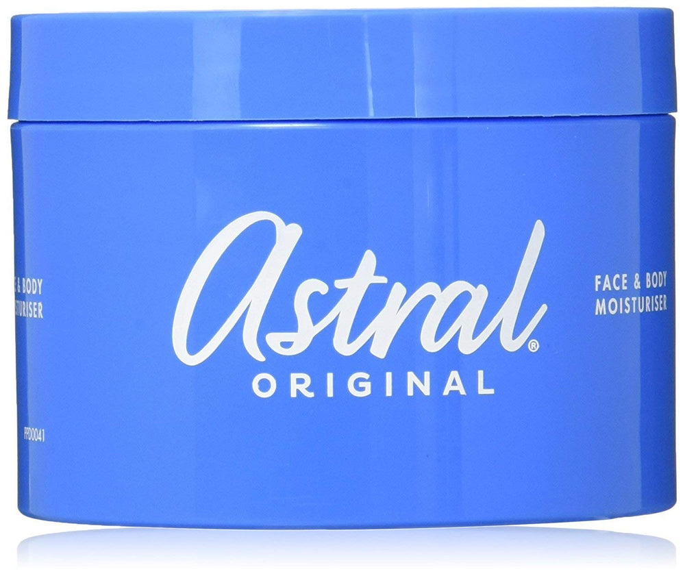 Texture crème Astral Hydratante 500 ml, douceur et confort immédiats.