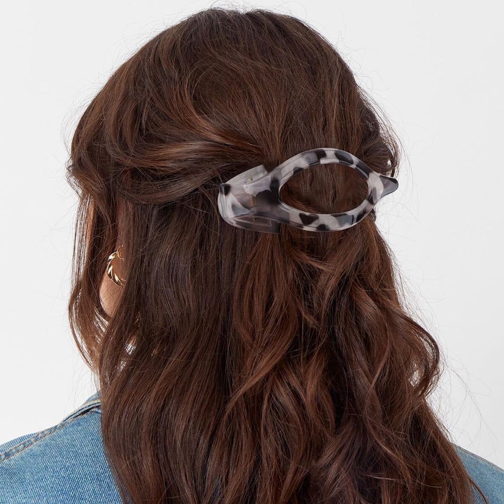 Barrette Atoden grande anti-glisse pour une fixation durable.