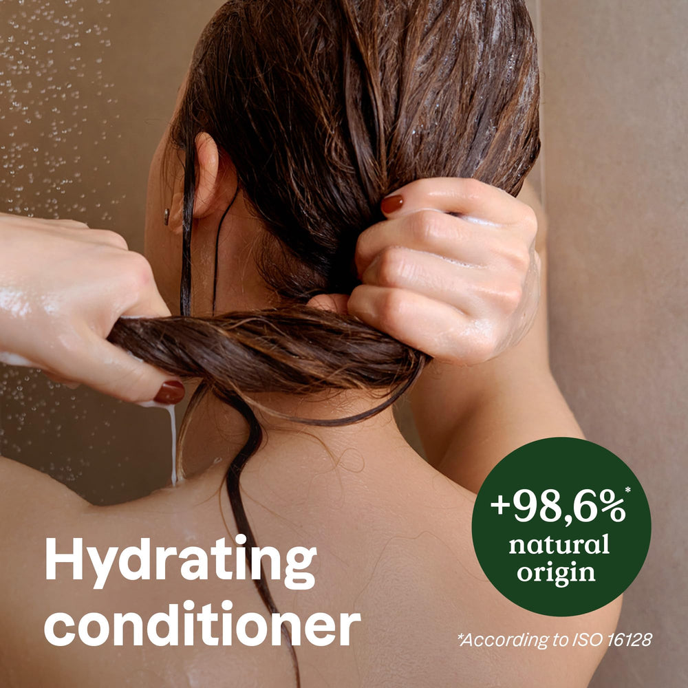 Beurre de karité présent dans l après-shampooing hydratant ATTITUDE pour cheveux secs.