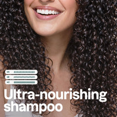 ATTITUDE shampoing boucles, texture crèmeuse, démêlage facile et douceur durable.