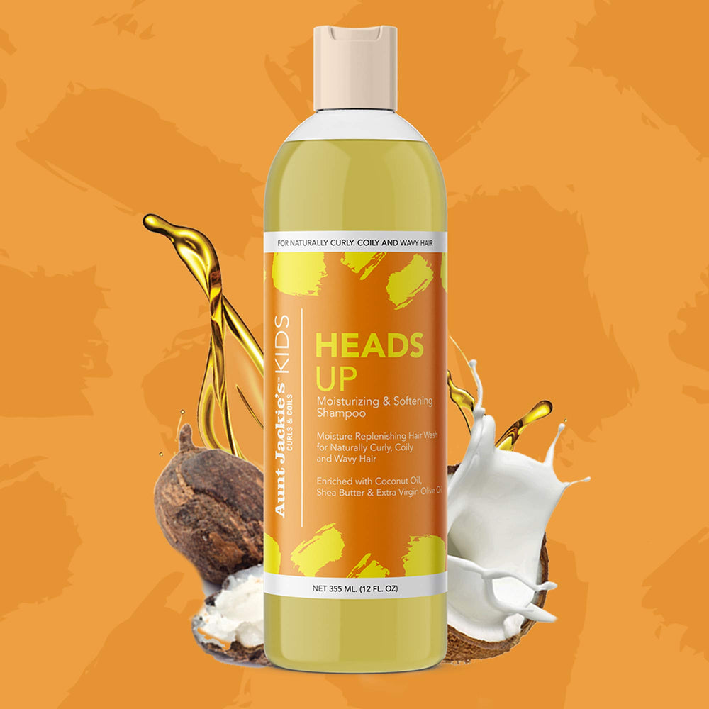 Enfant lavant ses cheveux, mousse généreuse et agréable