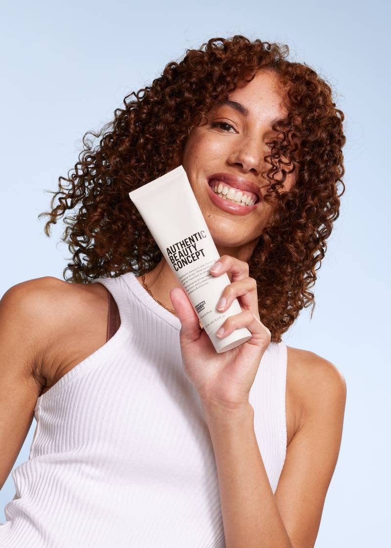 Look léger après séchage à l'air avec Authentic Beauty Concept