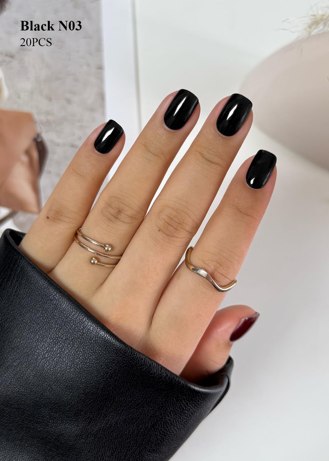 AutyaMee bandes-ongles-gel-noir-n03 détail montrant la texture souple.