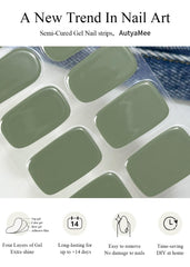 AutyaMee bandes gel Army Green en cours de durcissement sous lampe UV/LED.