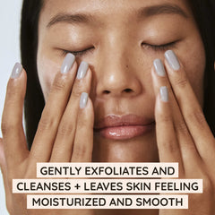 Texture PHA liquide non abrasif d’Aveeno Calm + Restore exfolie en douceur.