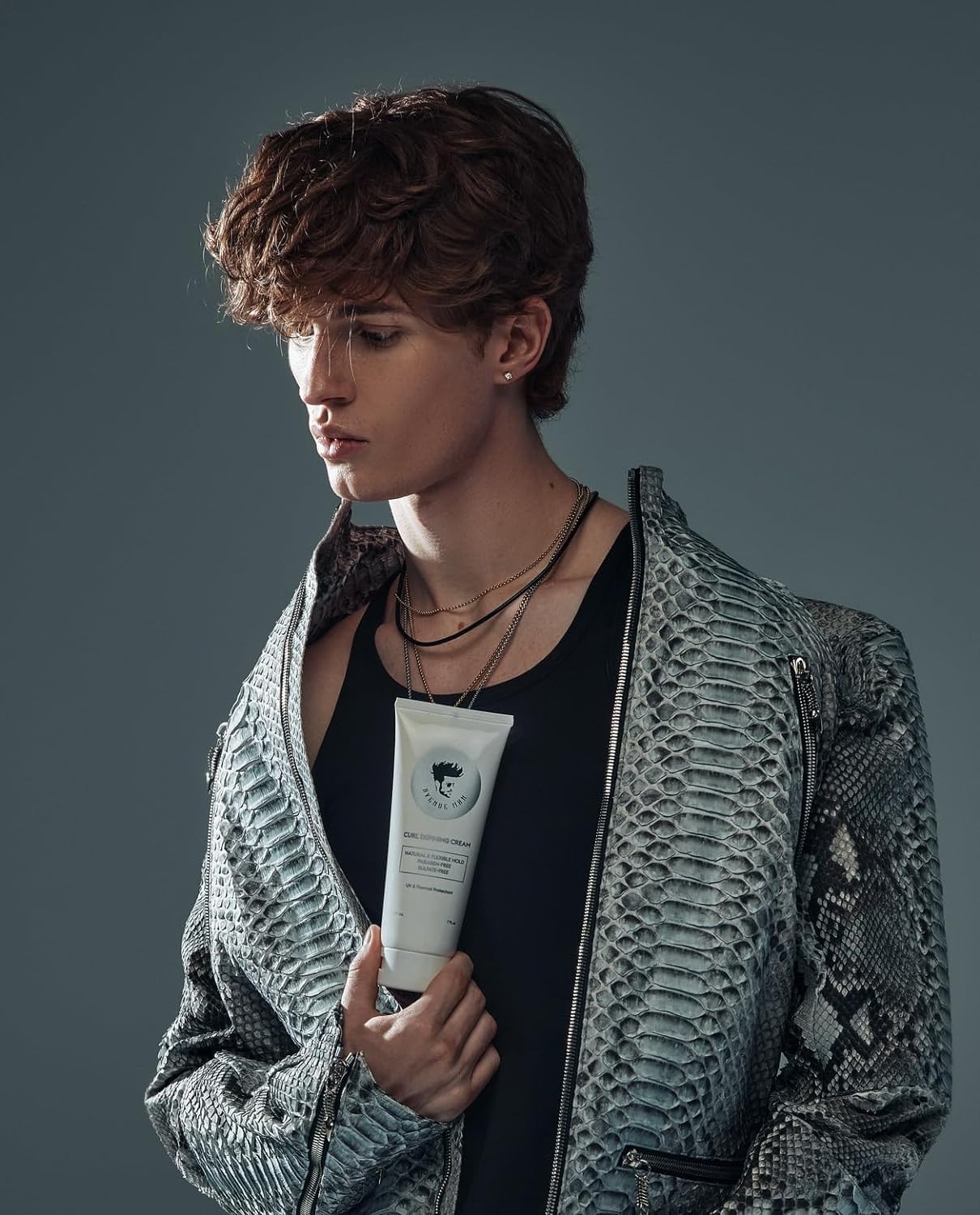 Mémoire des boucles et définition durable avec Avenue Man.