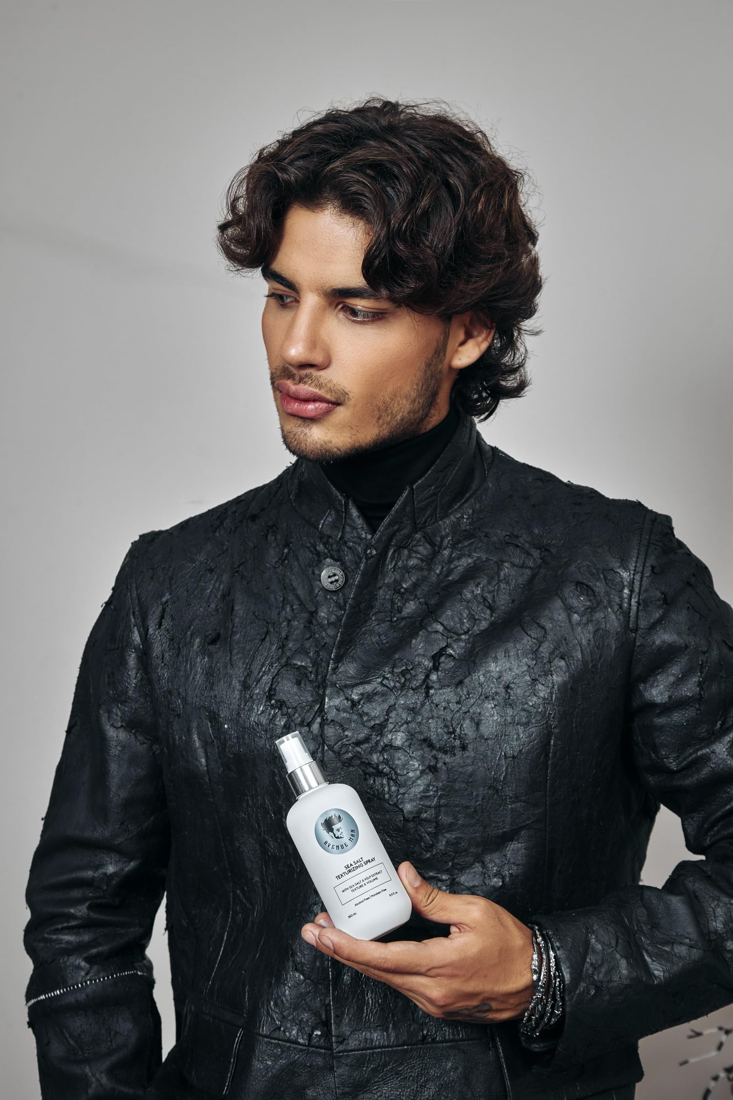 Avenue Man formule sans parabènes et sans sulfates pour cheveux sains.