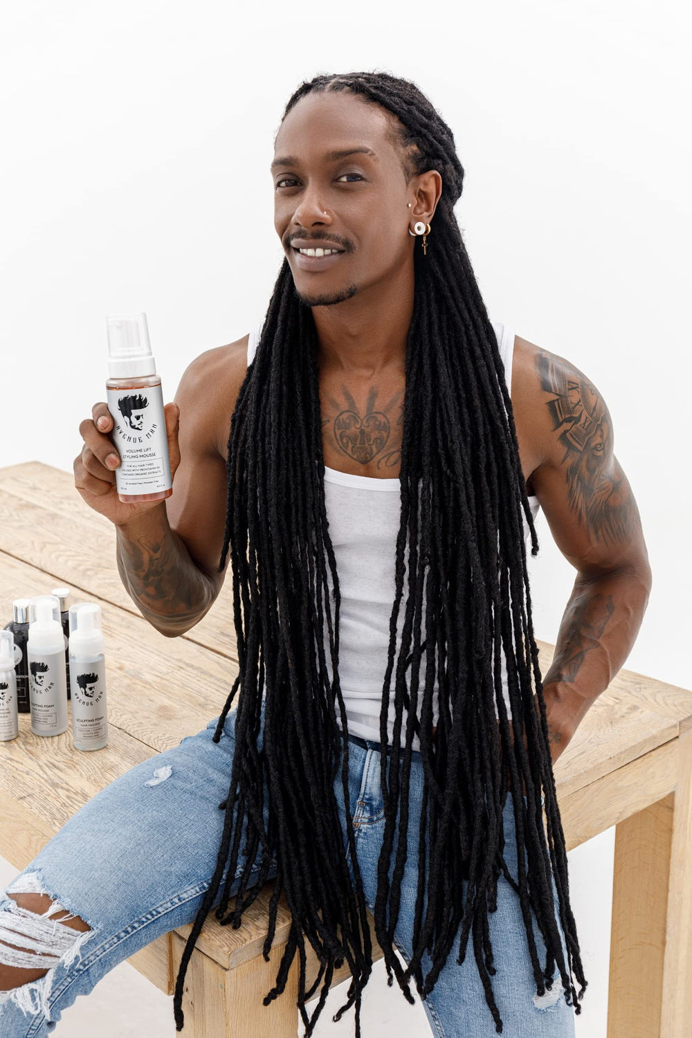 Avenue Man Volume Lift Mousse offre une finition naturelle sans lourdeur.