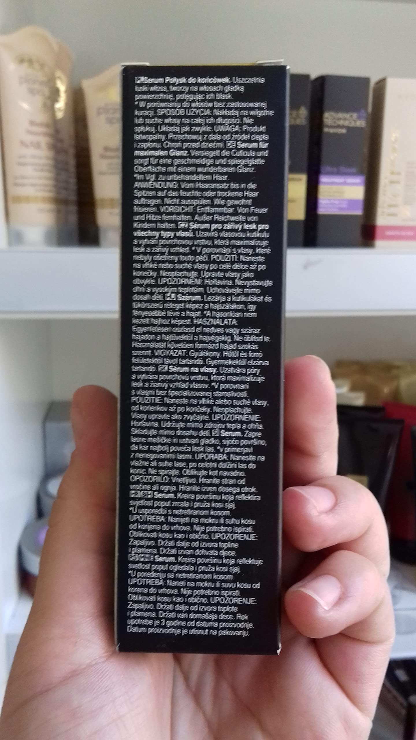 Cheveux nourris et reflétés par le sérum AVON Advance Techniques.