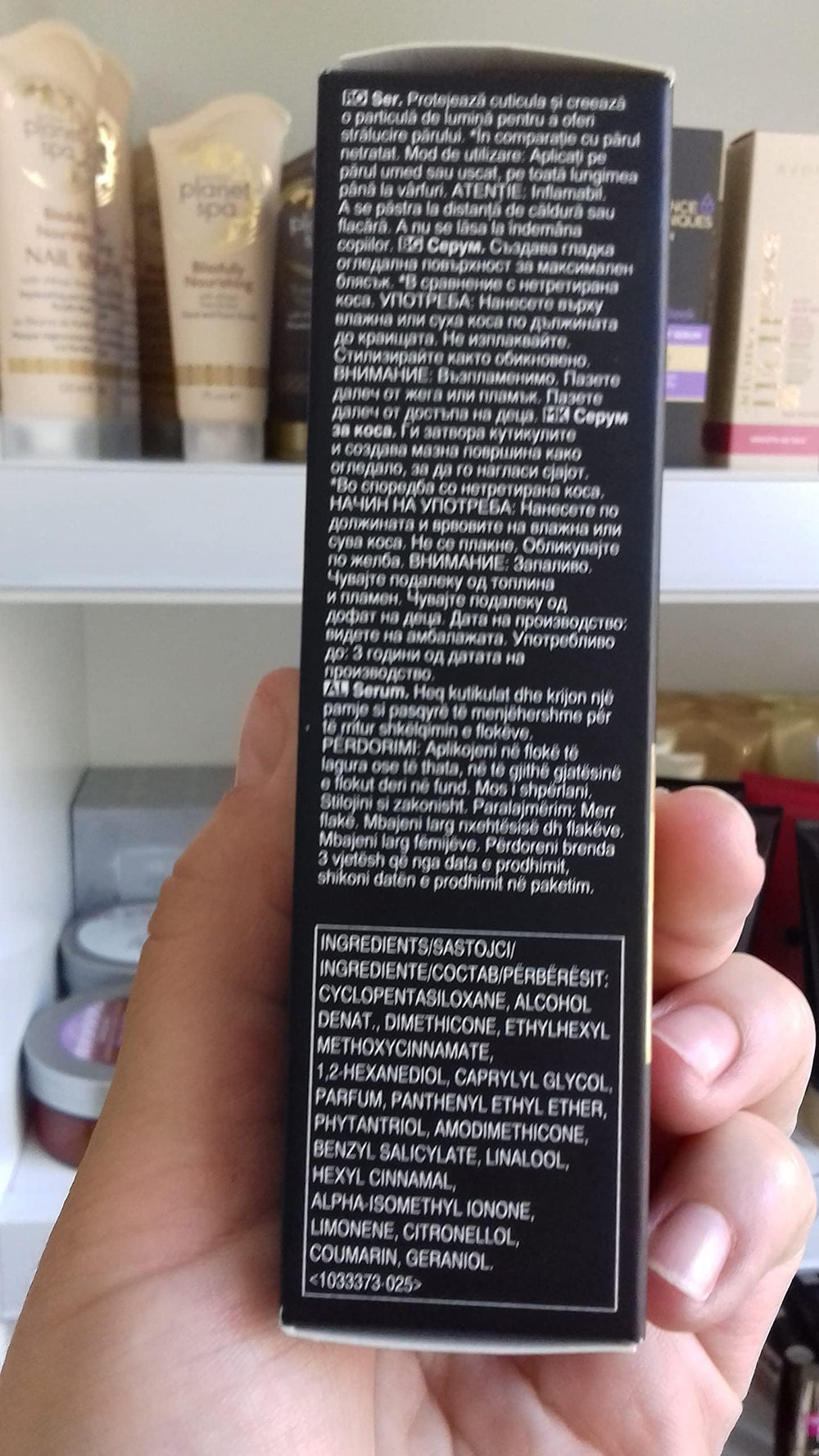 Finition miroir sur cheveux après application du sérum AVON Advance Techniques.