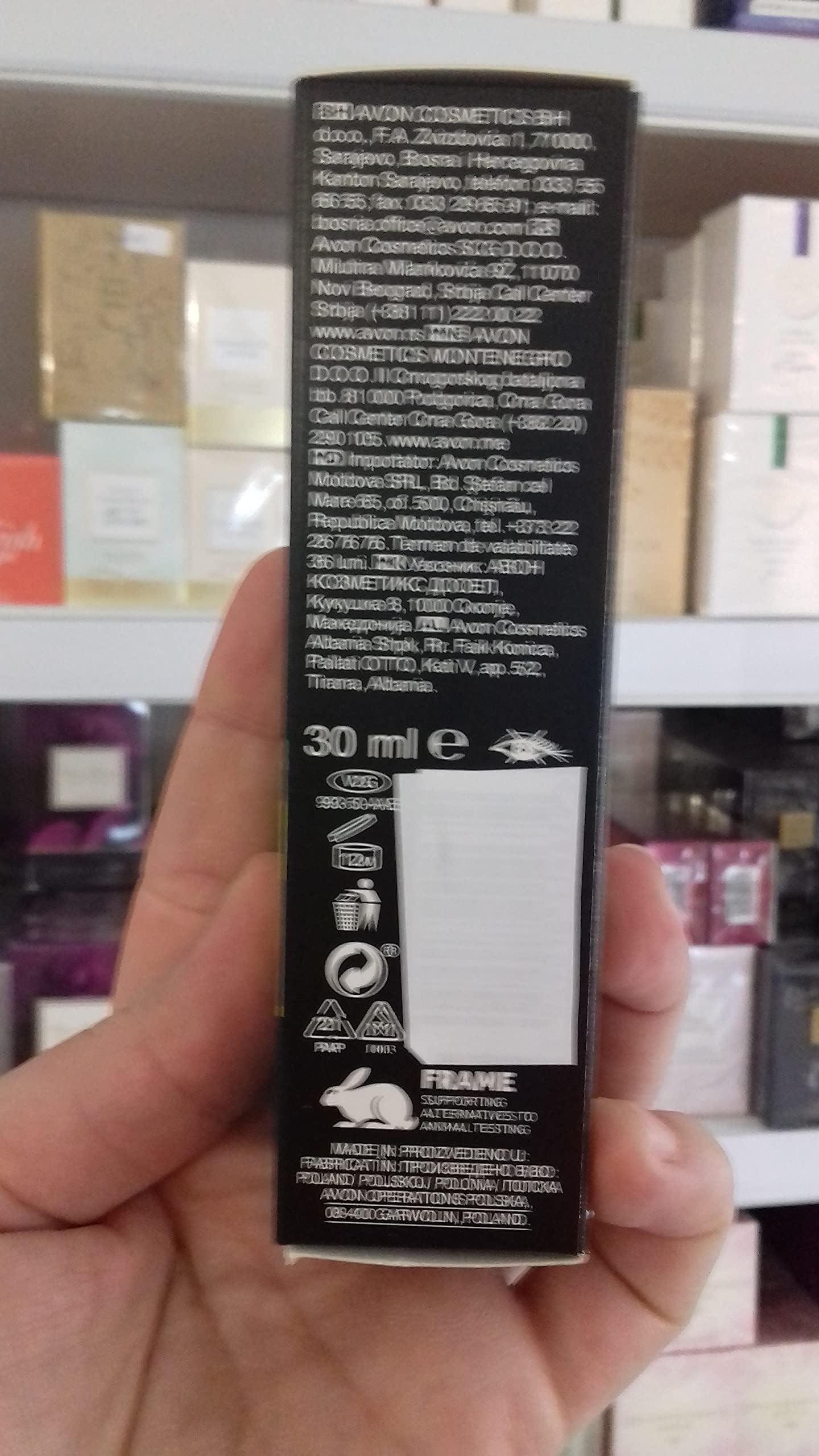 Texture légère du sérum AVON Advance Techniques offrant un fini brillant.