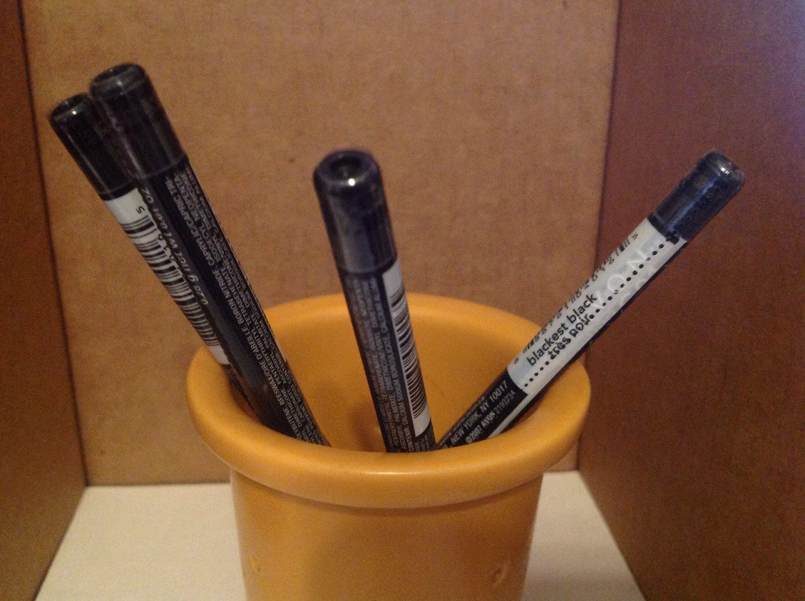 AVON Glimmersticks Crayon Yeux Noir Intense Crème, application lisse et longue tenue.