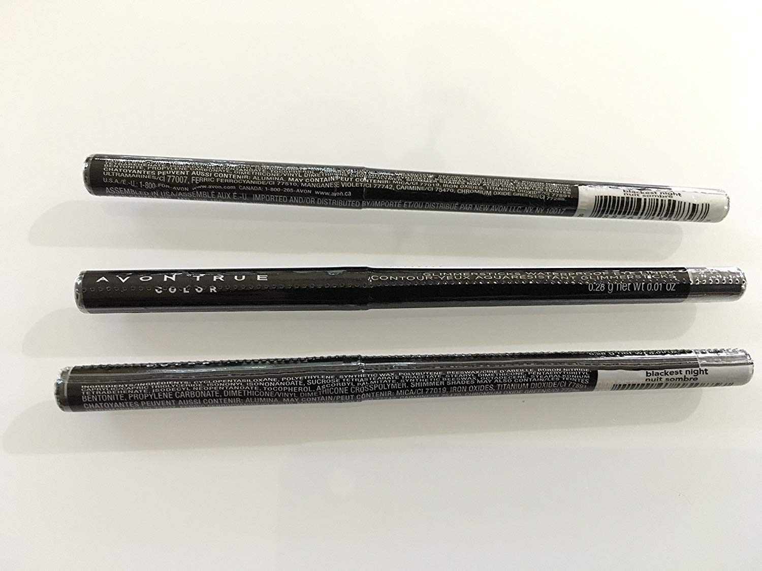 AVON Glimmersticks fini irisé noir, regard lumineux en soirée.
