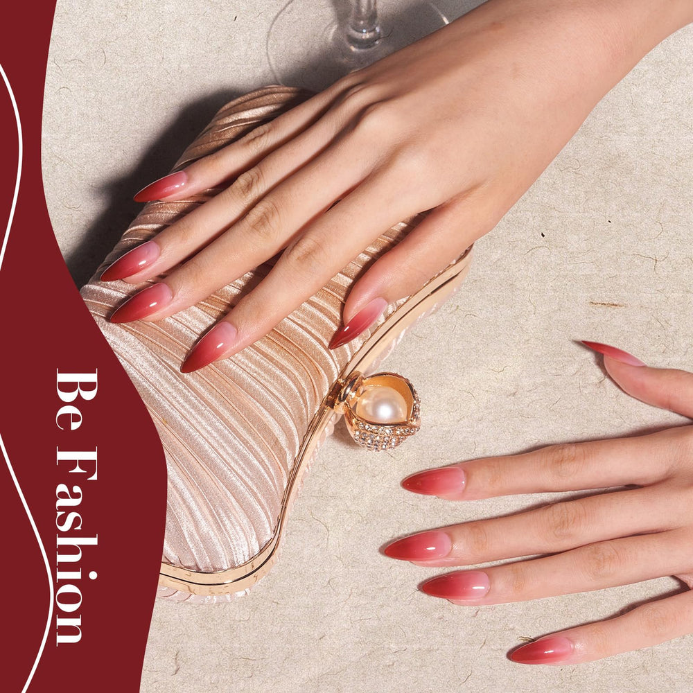 Finition brillante et durable sur ongles propres et soignés.