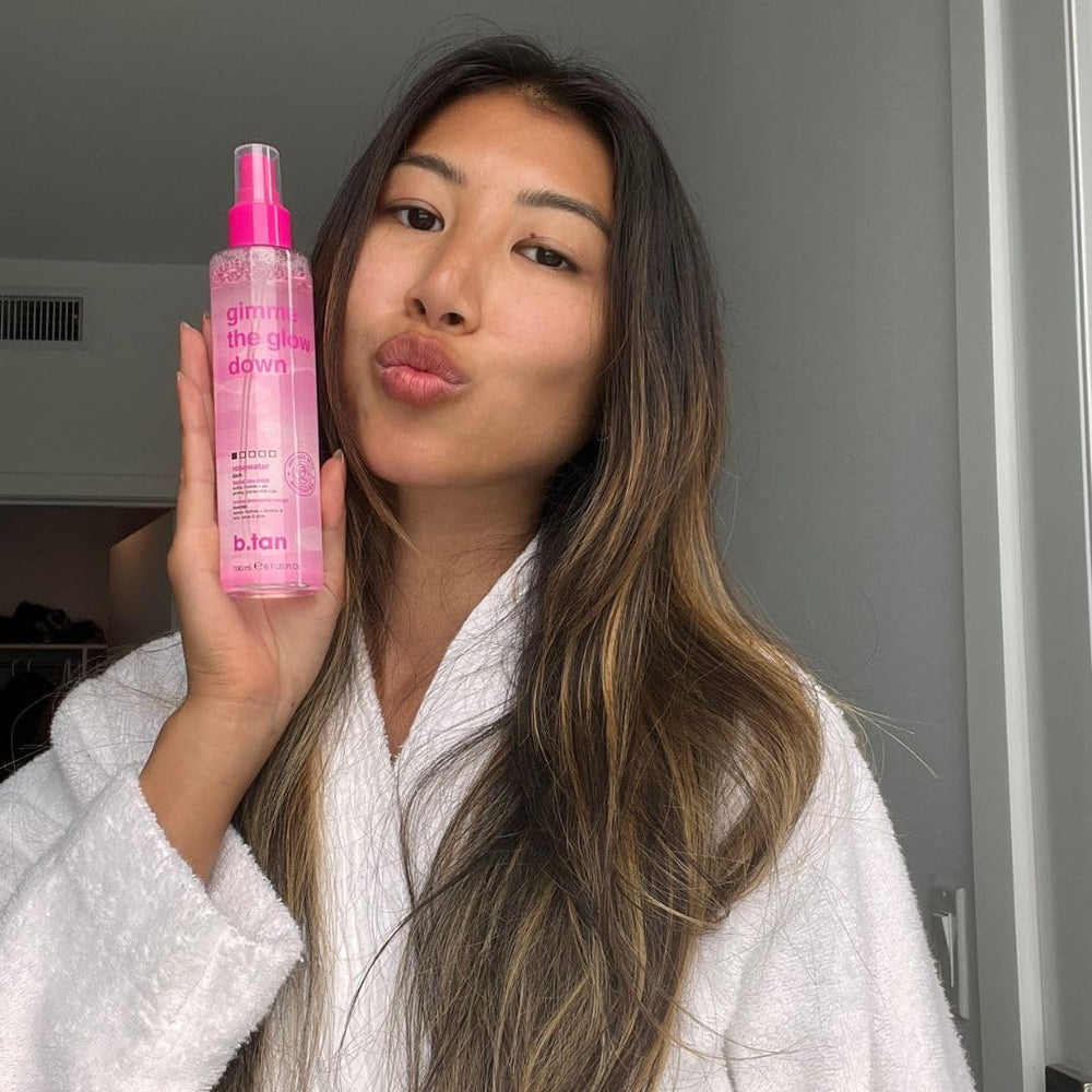 b.tan brume visage clair – sans orange, fini naturel.