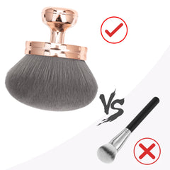 Pinceau bronzer BABYSHEEP pour une application rapide et uniforme.
