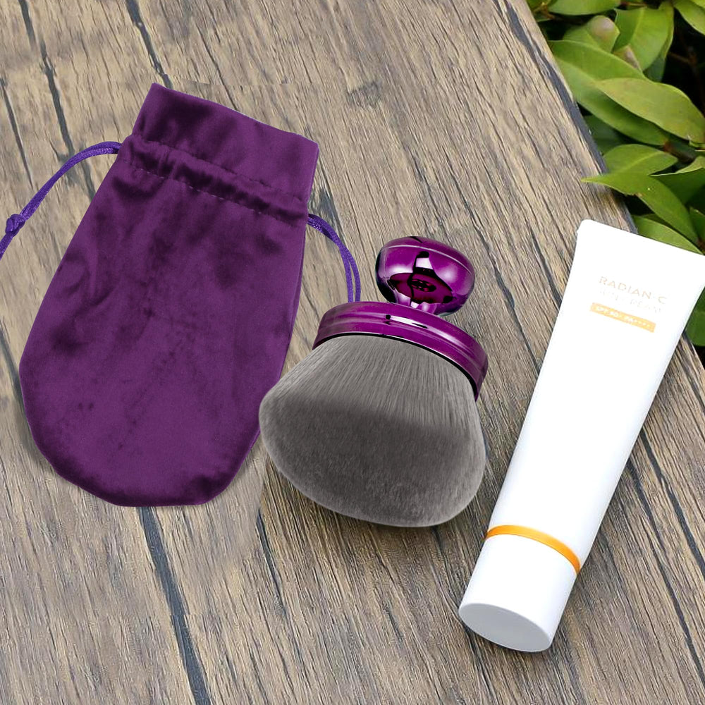 BABYSHEEP brosse maquillage corporel, application précise.