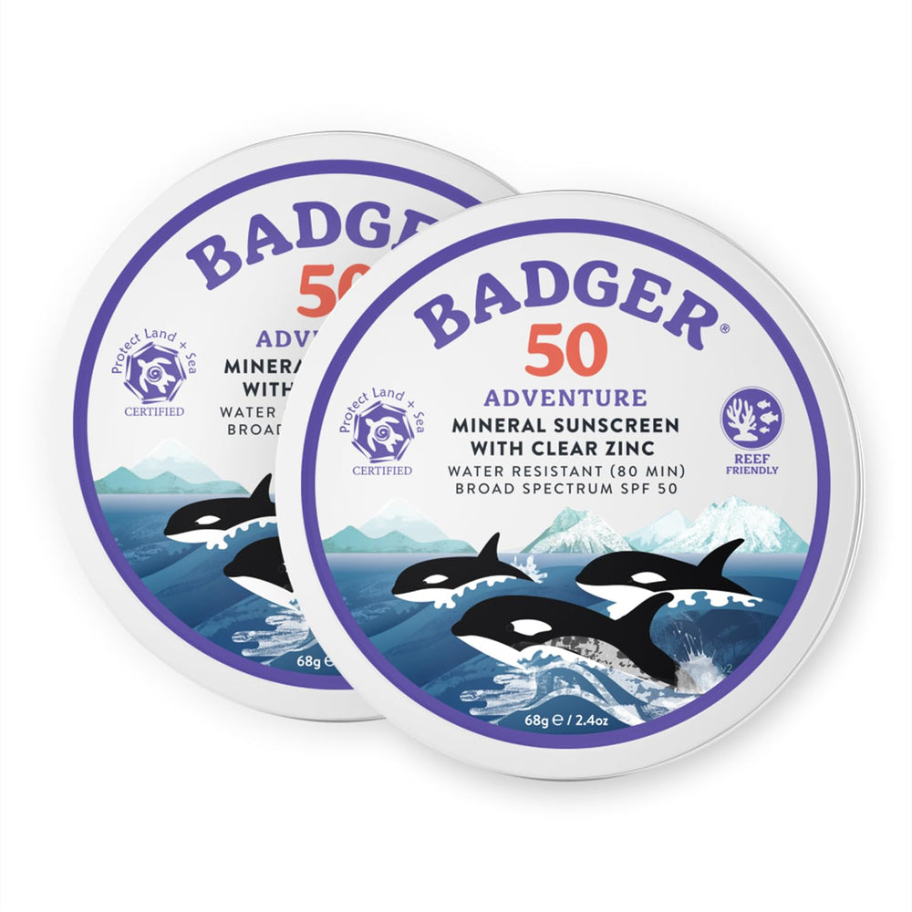 Badger crème solaire minérale SPF50 dans un boîtier compact, voyage pratique.