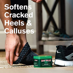 Bag Balm Main appliquée pour hydrater et soulager les mains.