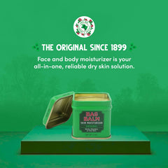 Bag Balm appliqué sur les mains pour des mains douces et réparées.