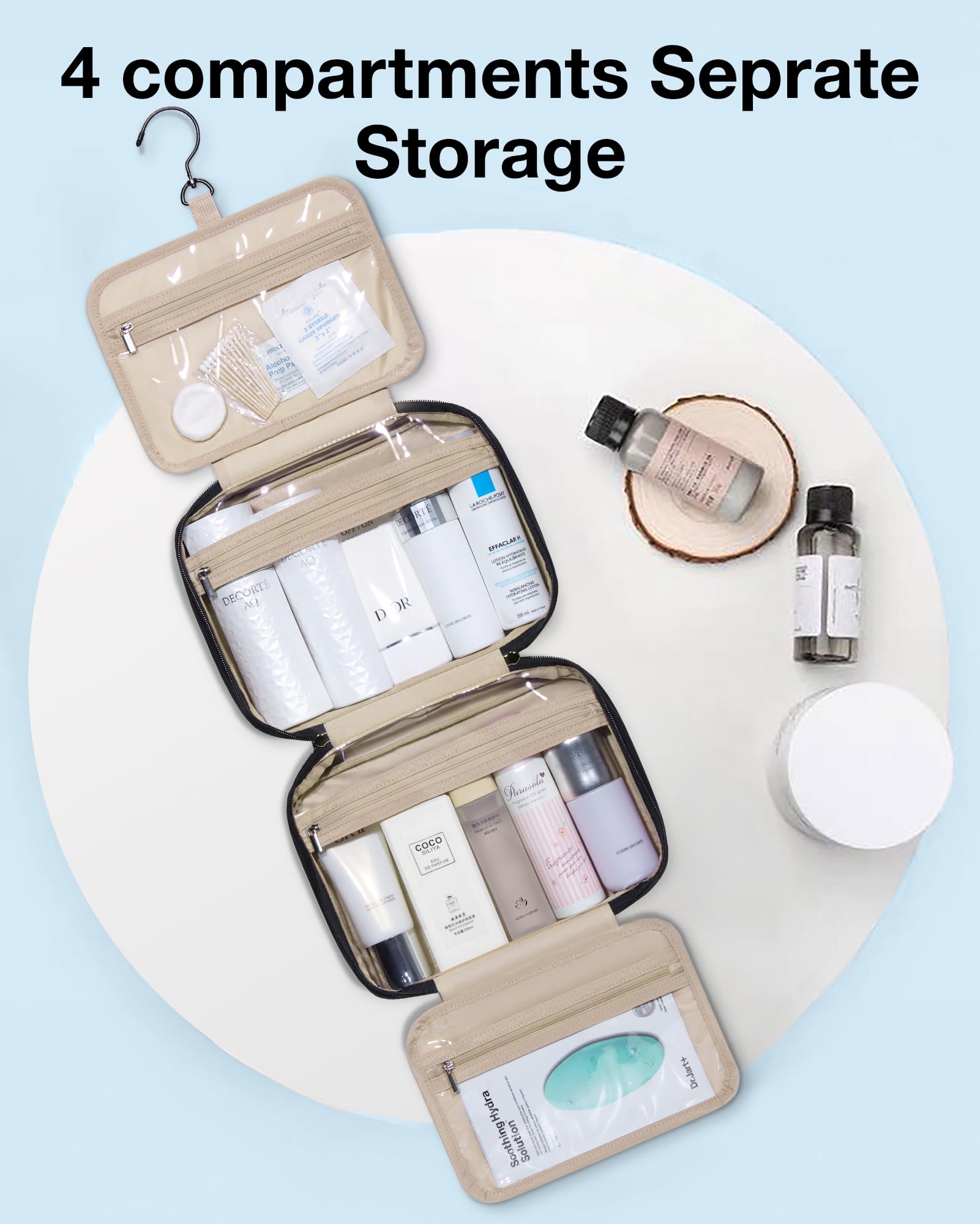 Grand compartiment roulé et ouvert pour accéder rapidement aux essentiels de voyage.