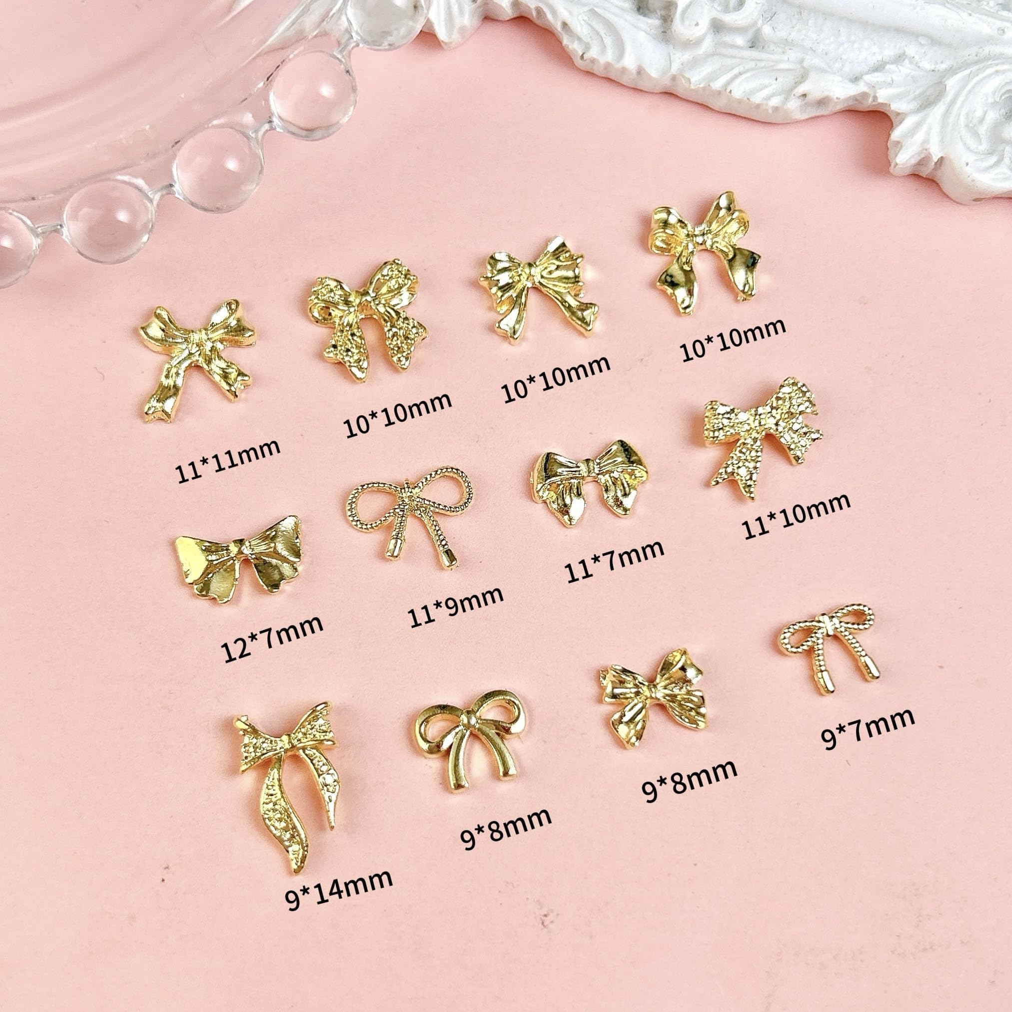 Charme noeud papillon doré BANA ART pour ongles, idéal pour décoration ongulaire.