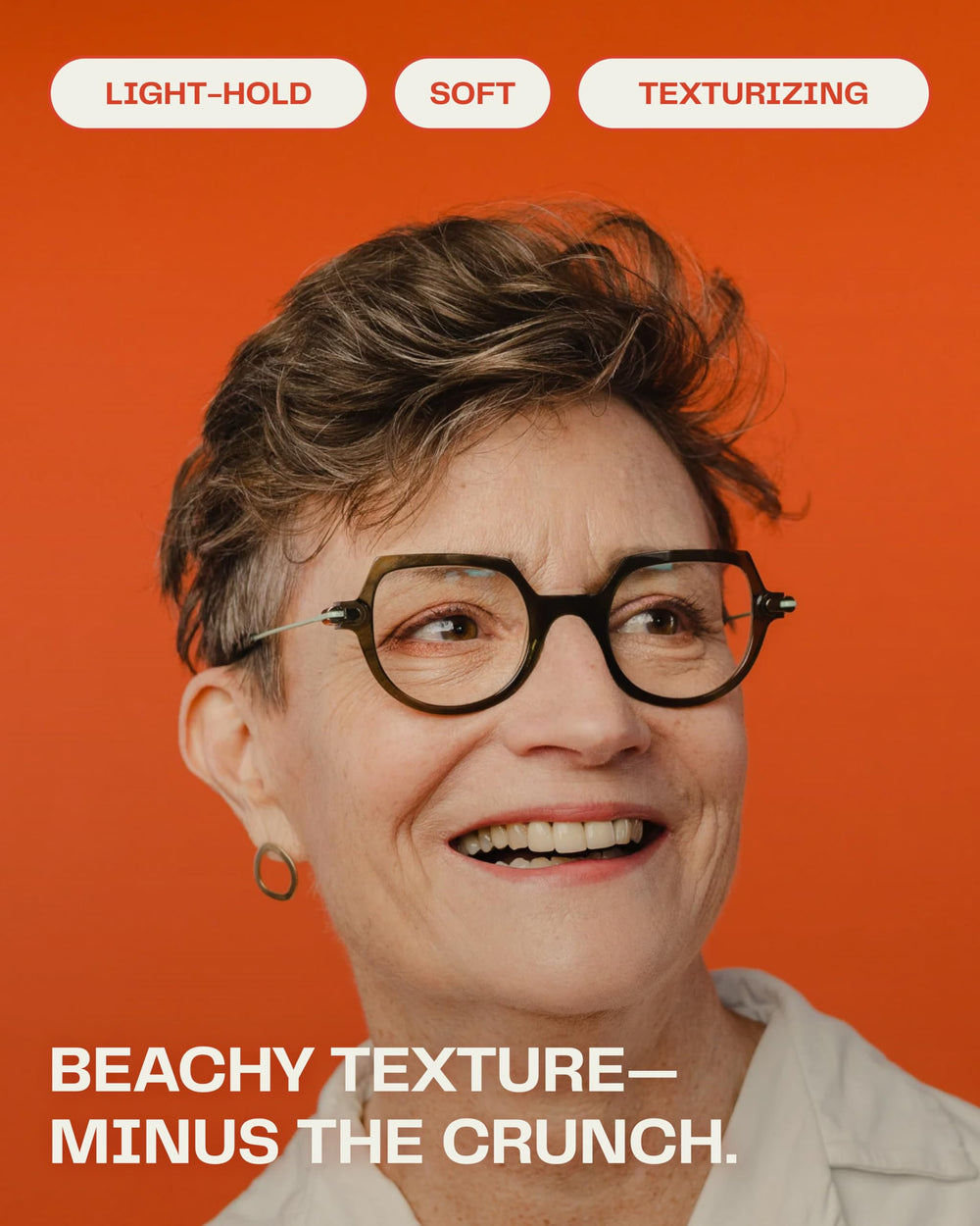 Barb Shop Sea Salt Spray affiche mouvement plage sur cheveux fins.