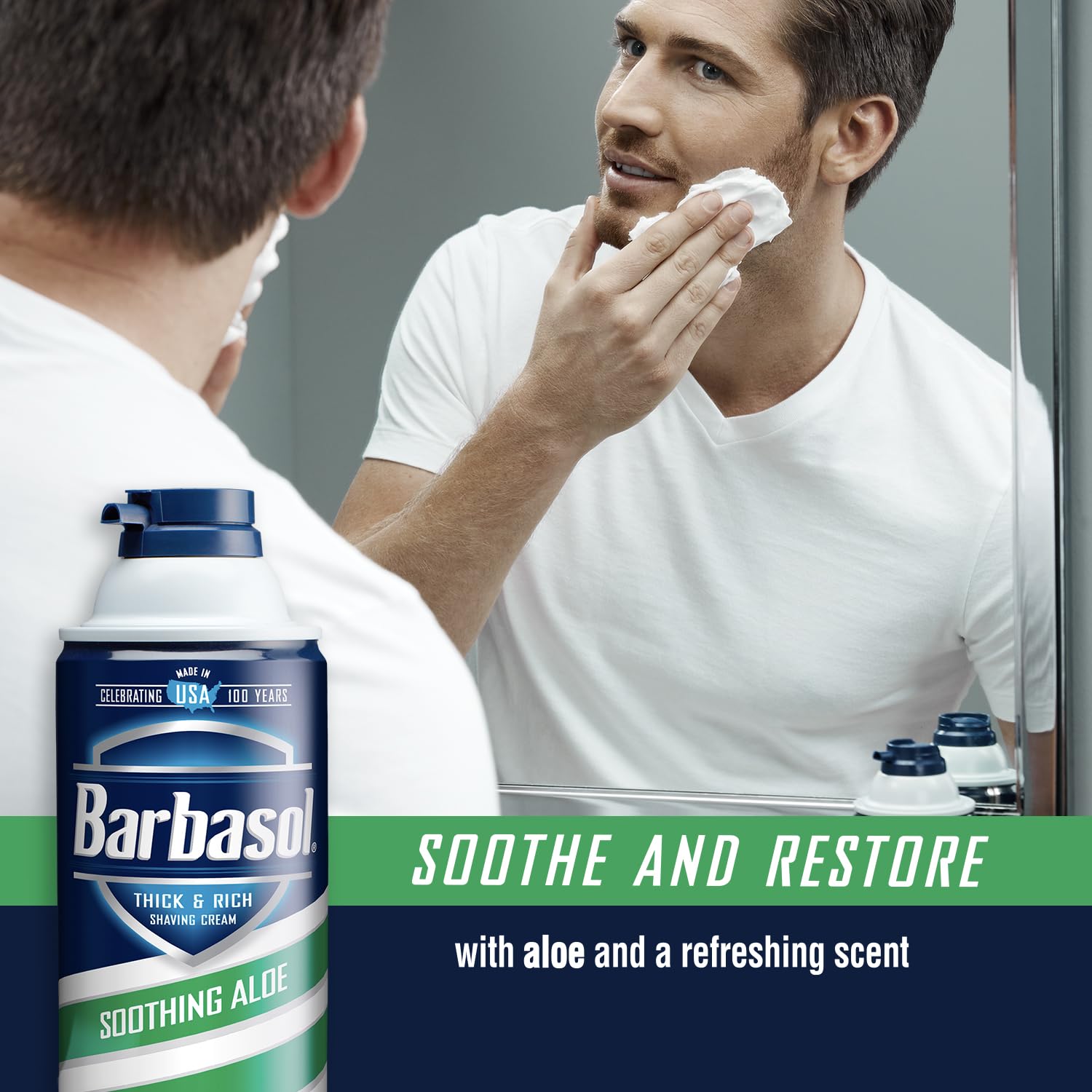 Barbasol Crème à raser Aloe épaisse et riche, gros plan sur les ingrédients hydratants.