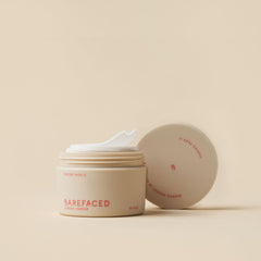 Zoom sur la texture des pads Barefaced Toning Pads II favorisant un grain de peau plus régulier.