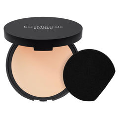 bareminerals Barepro 24HR poudre matte dans son boîtier compact prêt à emporter