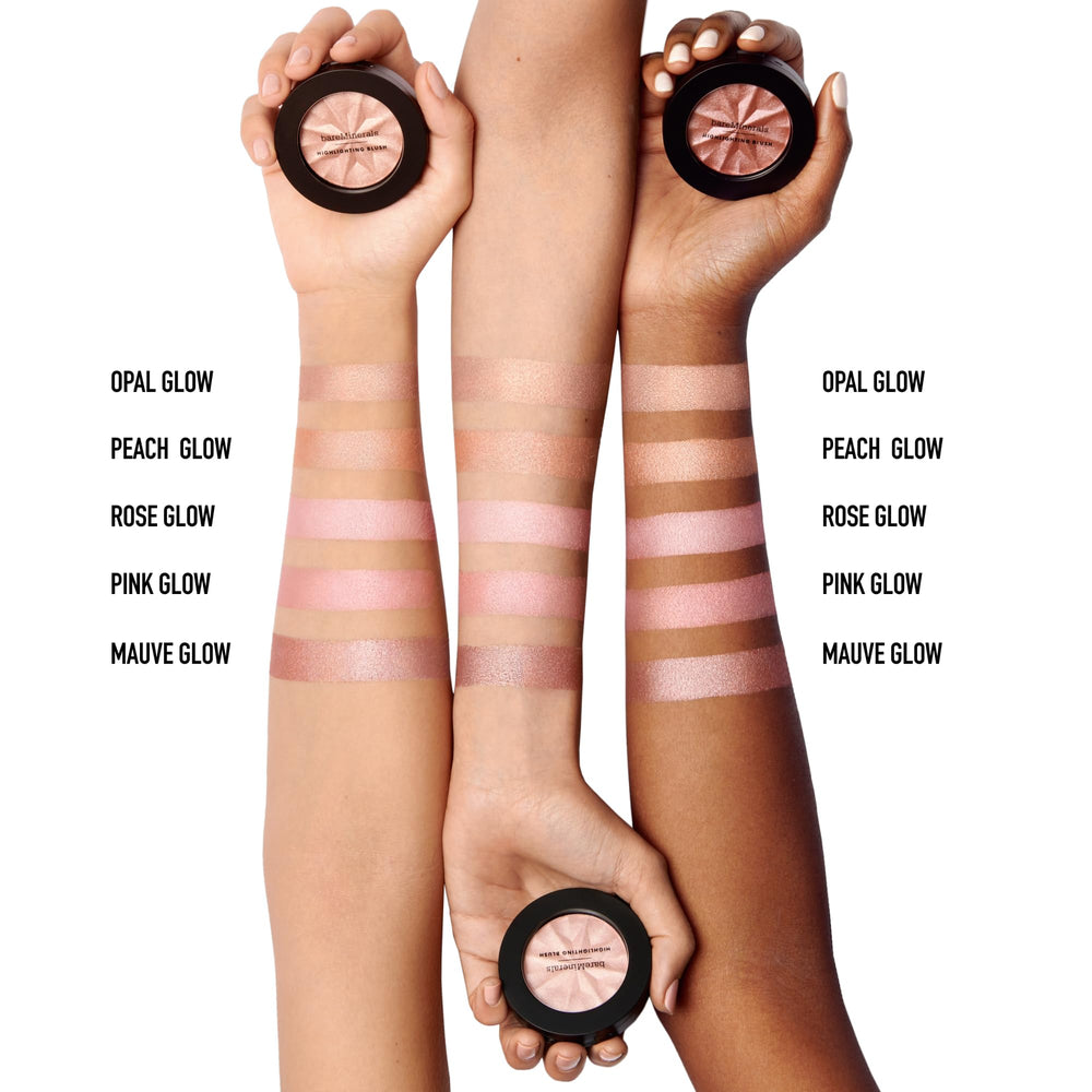 Gen Nude Highlighting Blush Mauve Glow de bareMinerals: application précise avec le pinceau.