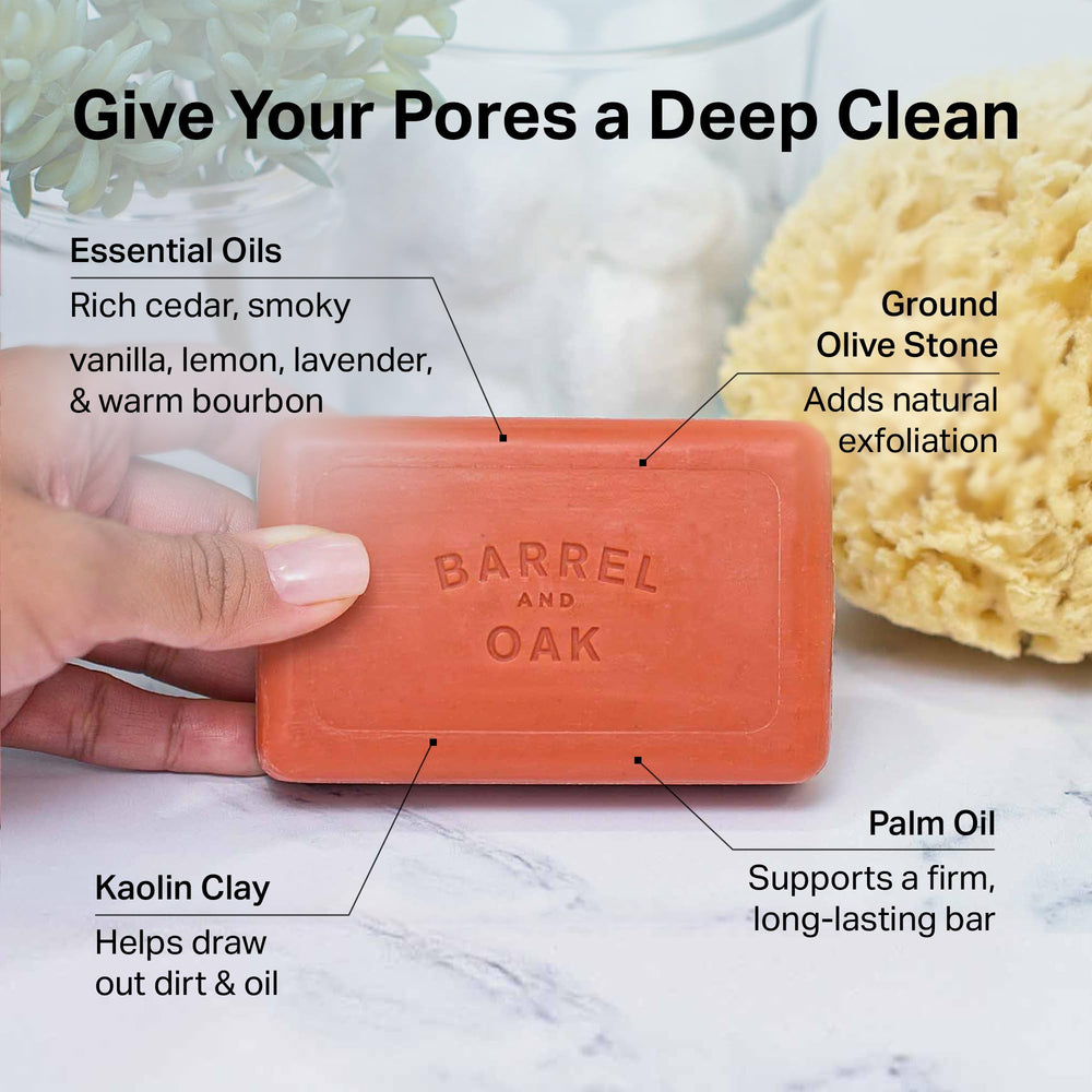 Barrel & Oak exfoliant kaolin argile purifie sans dessécher la peau.