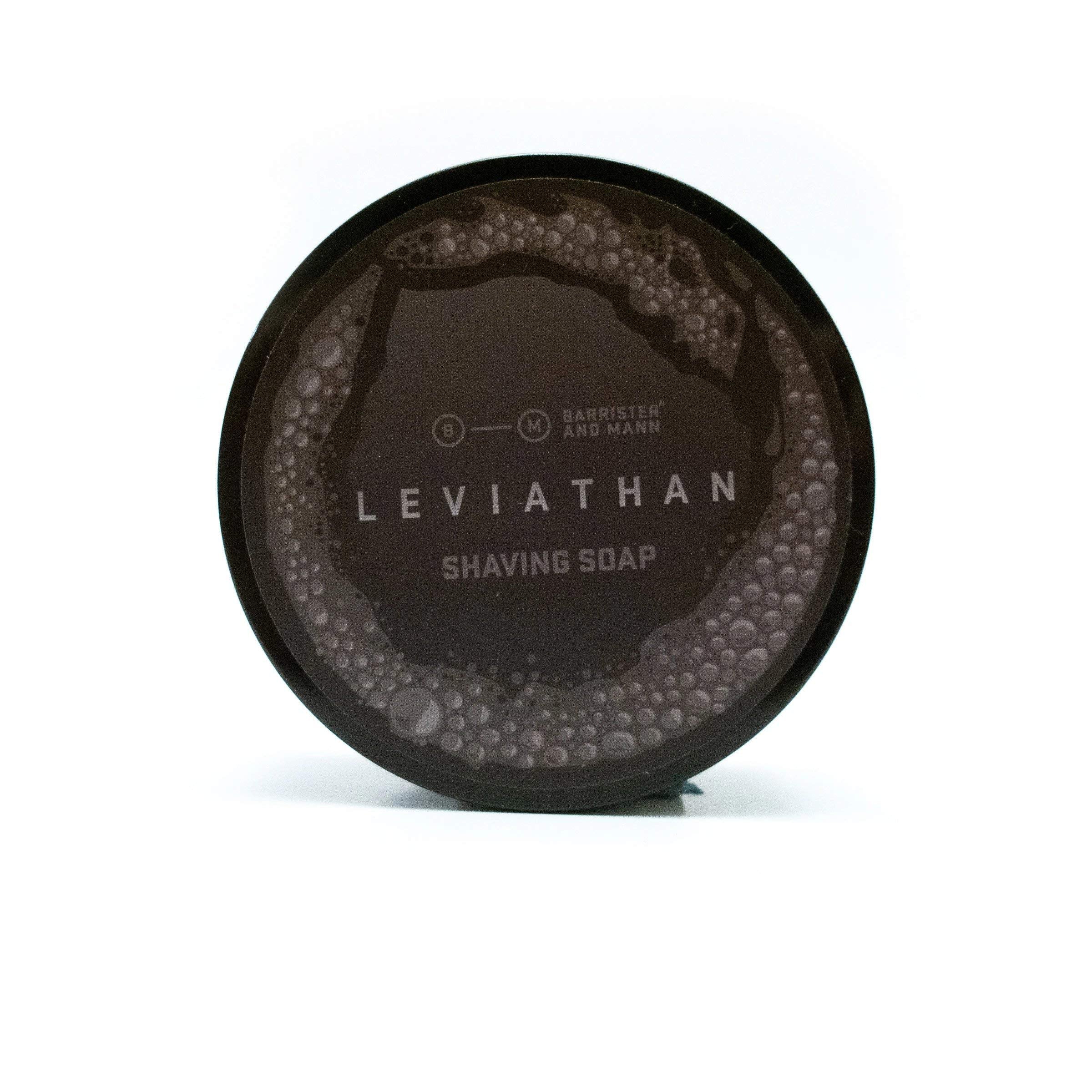 Savon Barrister and Mann Leviathan, mousse dense pour un rasage doux et précis.