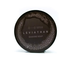 Savon Barrister and Mann Leviathan, mousse dense pour un rasage doux et précis.