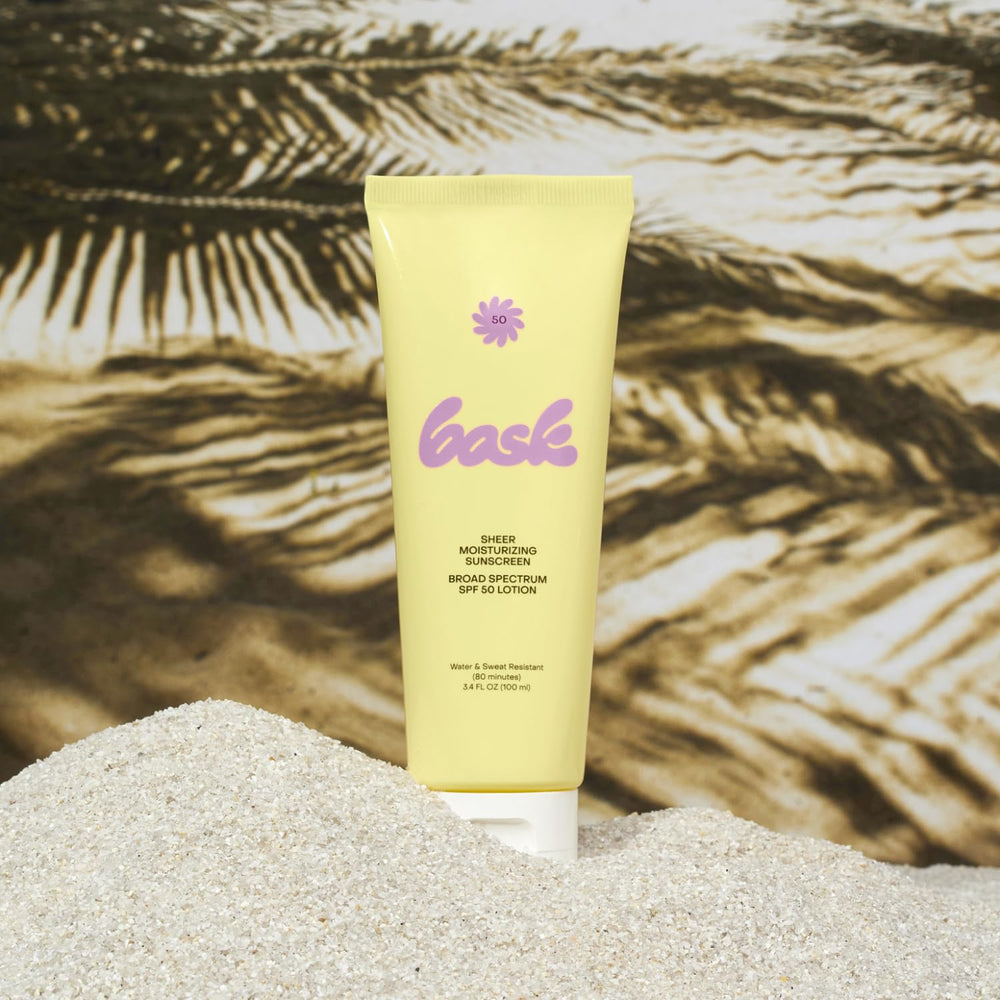 Étiquette Bask Suncare SPF 50 sur l'emballage pour identification claire.