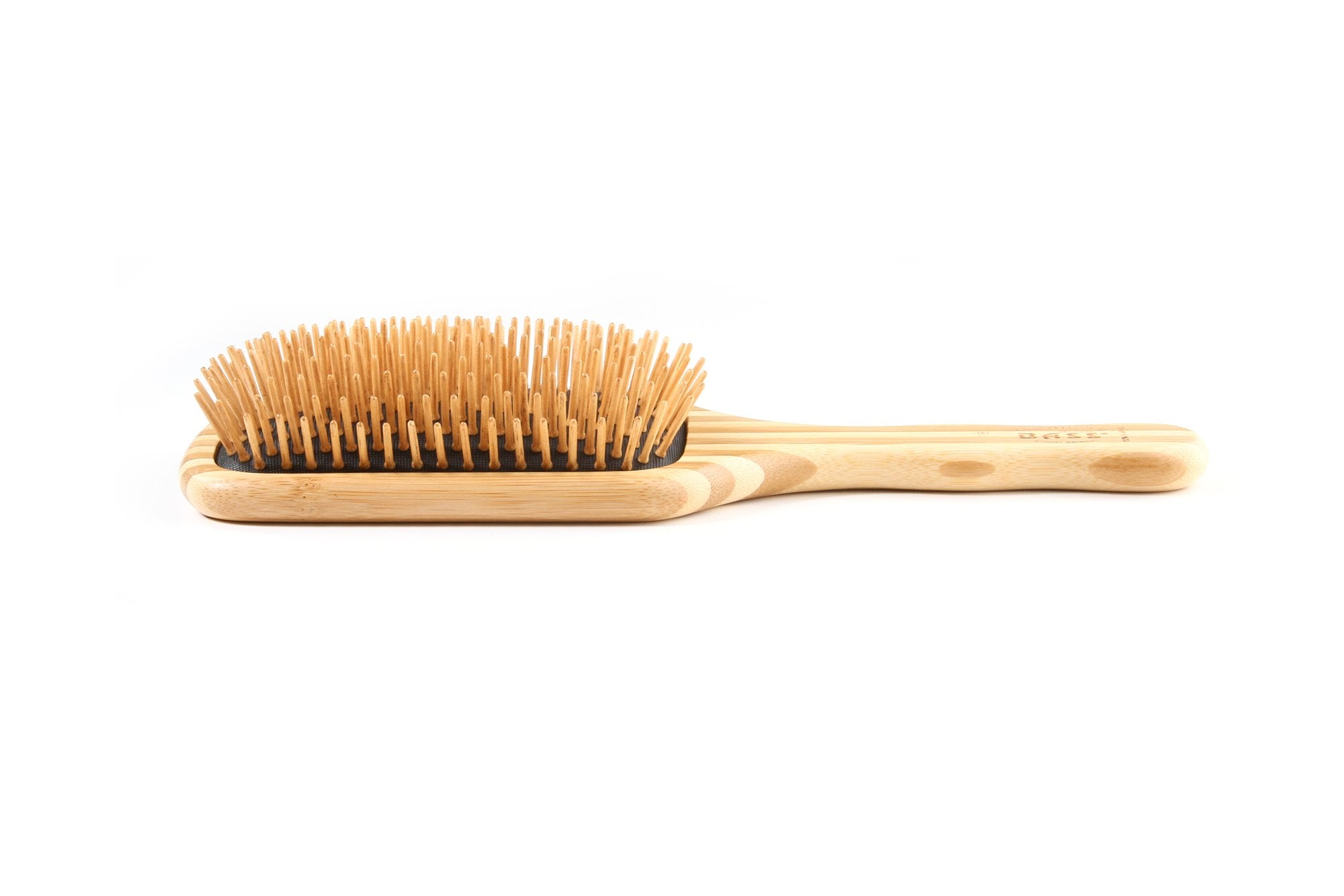 Brosse Bass Verte grande palette offrant une surface de démêlage efficace.