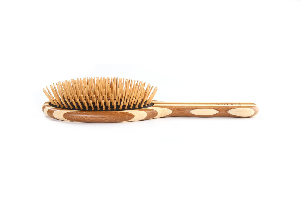 Brosse Bass Verte Poignee en bambou, prise en main confortable.