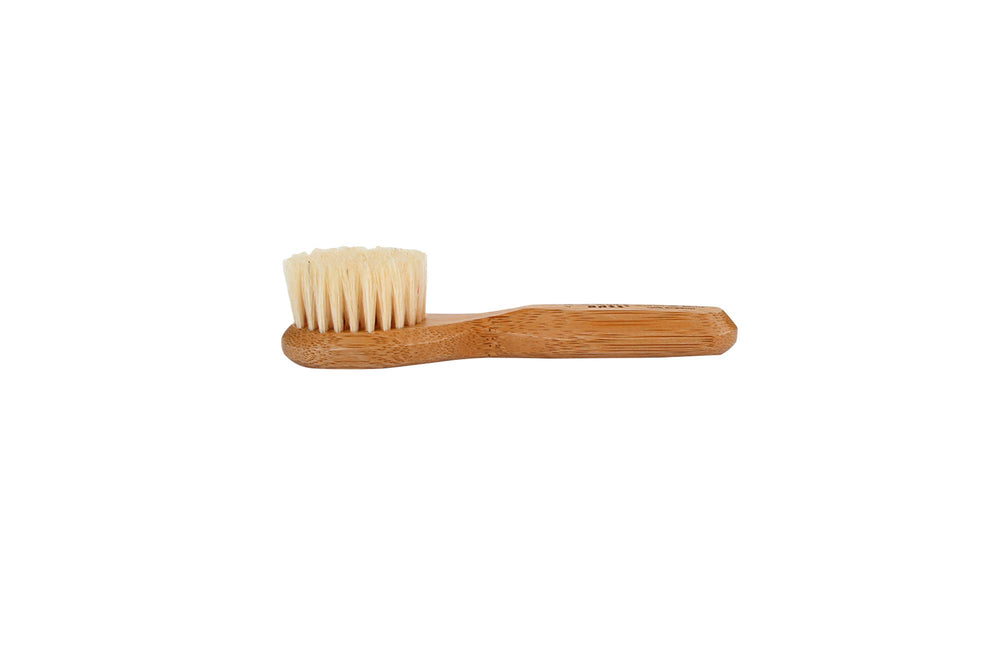 Brosse Bass visage, pores profonds et élimination des cellules mortes.